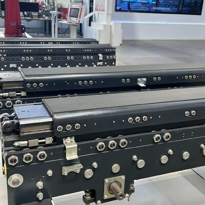 1800 X 1800 X 1950MM Precision Telescopic Forks Lifting Fork Pallet Retractable Fork