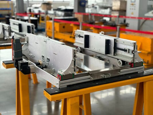 1400 X 1400 X 1500MM Pallet Telescopic Fork Pallet Lifting Forks 50m/Min